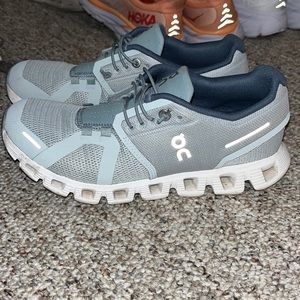 ON Running Cloud 5 (like new)